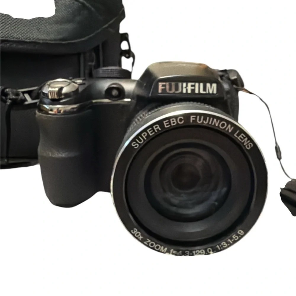 Fujifilm FinePix S4000 14 MP Digital Camera, 30x Optical Zoom